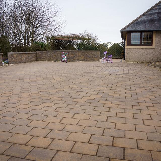 Laird Buff Cobble Setts (100 x 100 x 50mm)